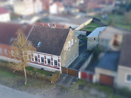 Provisionsfrei! unterkellerte Doppelhaushälfte mit Nebengebäude und Garage