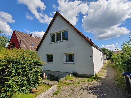 Mehrfamilienhaus mit 4-5 Wohnungen auf 1.080 m² Eigenland in 23568 Lübeck-Wesloe