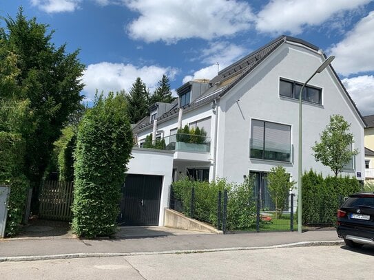 Sonnige 4 Zimmer Dachgeschoss-Wohnung mit Klima und Dachterrasse