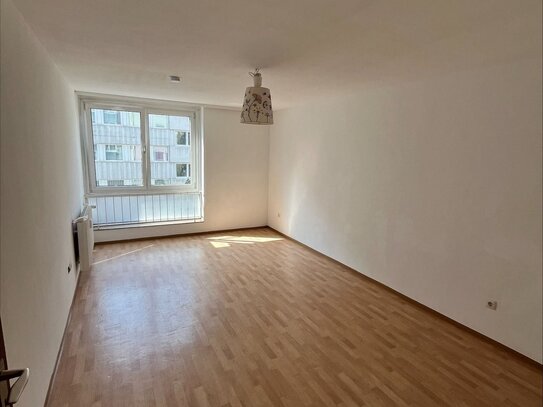 **Wohnung für Studenten/Auszubildende/Berufseinsteiger** Zentral gelegene 1-Zimmer-Altstadtwohnung in Hbf.-Nähe