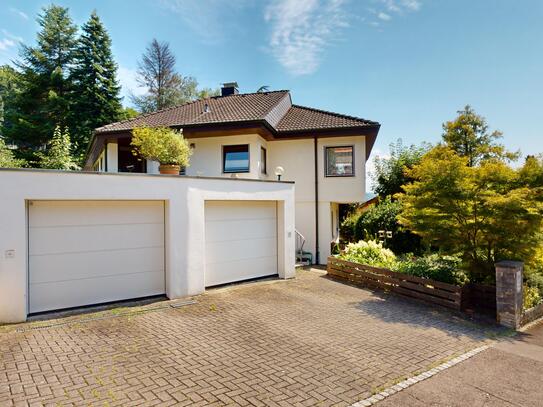 Traumhaftes EFH mit Garage, grossem Garten in ruhiger Lage mit atemberaubender Aussicht und separater Einliegerwohnung