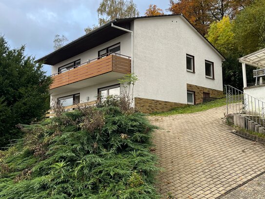 Gepflegtes Zweifamilienhaus in idyllischer Lage!