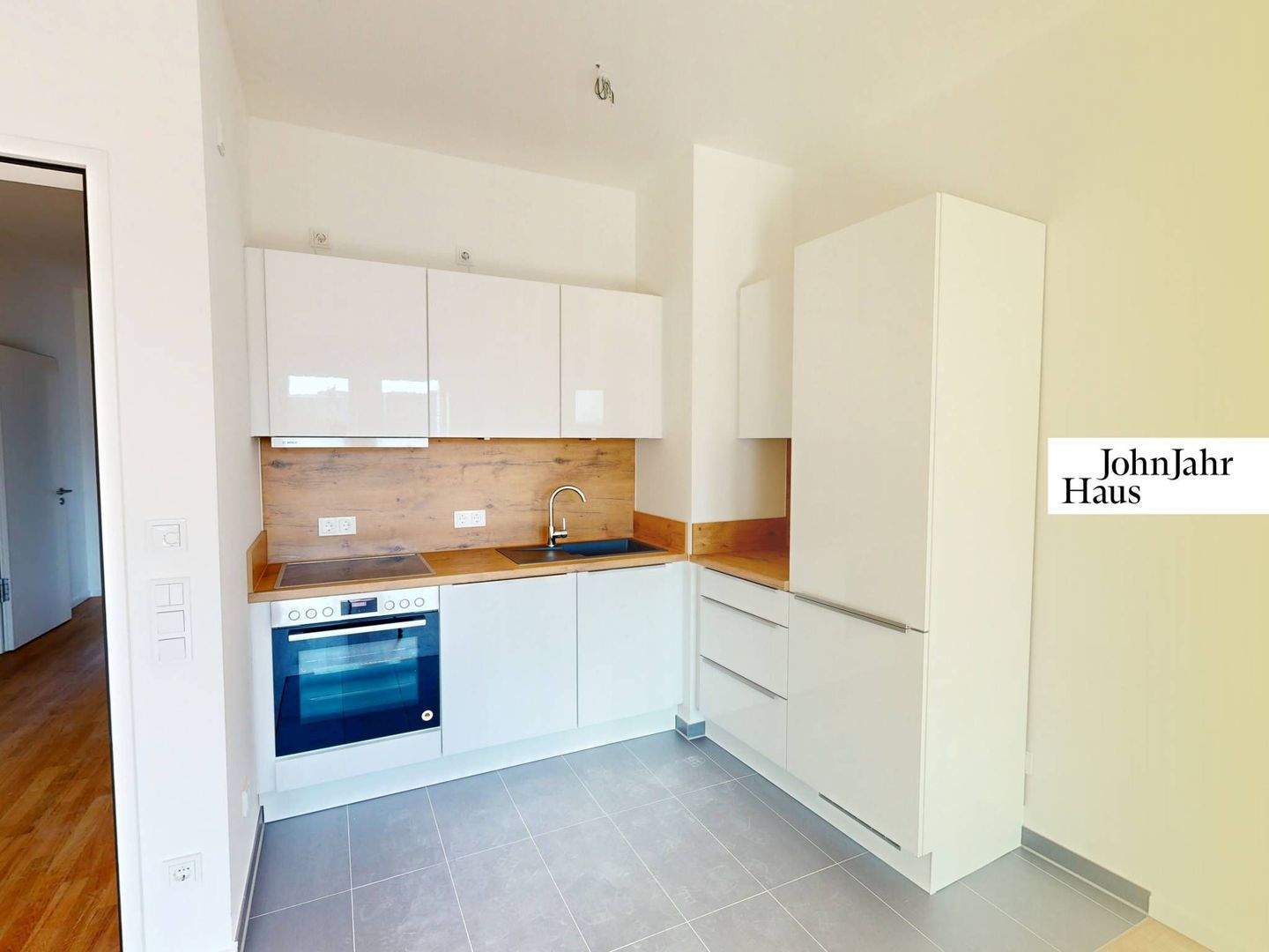 Neubau-Wohnung im John Jahr Haus mit Blick über Berlin in direkter Ku´damm Nähe! - mit BALKON, EINBAUKÜCHE, 2 ABSTELLRÄUMEN & hochwertiger Ausstattung - Foto 1