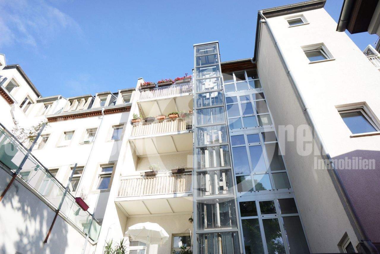 *3-Raum-Wohnung mit Fahrstuhl und großem Hofbalkon in bester Neustadtlage!*