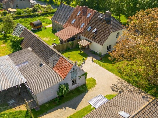 In Ostseenähe: 2 Häuser zum Preis von einem | Rustikale DHH zzgl. gut ausgestattetem Bungalow