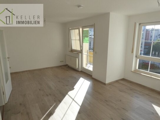 Werdau Zentrum - gemütliche kleine 2-R-Whg. im 2. OG mit Balkon, Tiefgaragenstellplatz im Haus