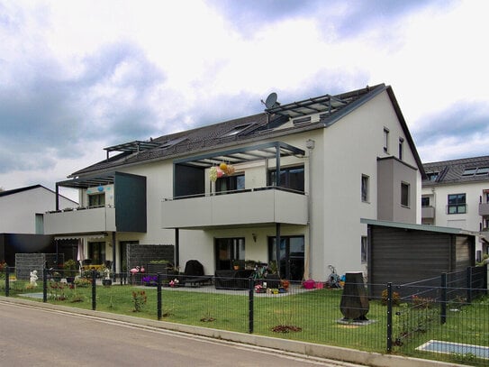 Schöne 3 Zimmer Wohnung mit großem Balkon