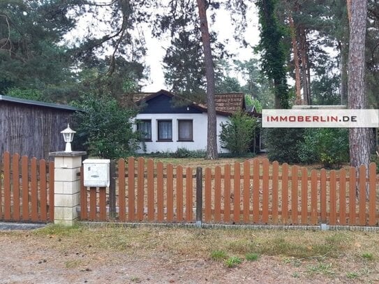 IMMOBERLIN.DE - Ideales Baugrundstück mit Bungalow in Wald- & Seenähe