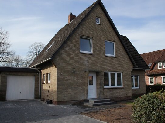 Top saniertes, freistehendes Einfamilienhaus mit Teilkeller und Garage zum fairen Preis