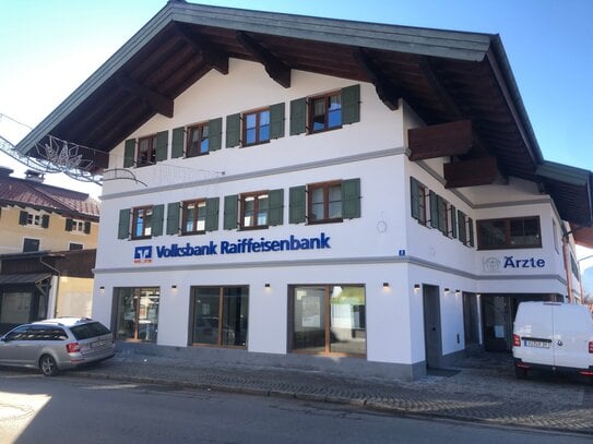 Neuwertige 3-Zimmer-Dachgeschosswohnung mit Dachterrasse und Balkon im Zentrum von Reit im Winkl Whg. 2