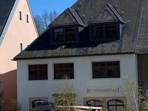 Unter Schloss Kuckuckstein! Mehrfamilienhaus am Marktplatz mit 5 WE und 1x Gewerbe