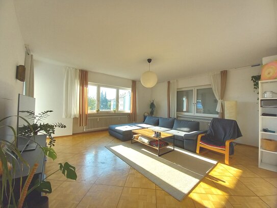 5 Zimmer Wohnung mit großem Balkon