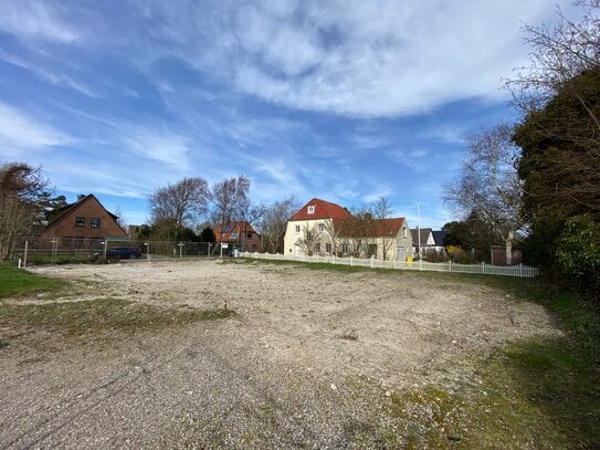 Exklusives Baugrundstück im Dorf: Blick auf Dünen, Deich und Mehr