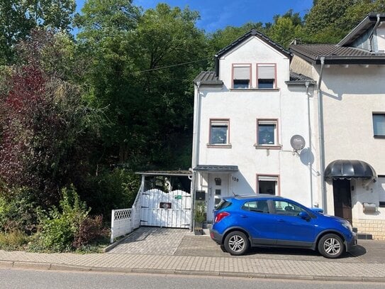 Charmantes Einfamilienhaus mit Terrasse und Carport in zentraler Lage von Beckingen