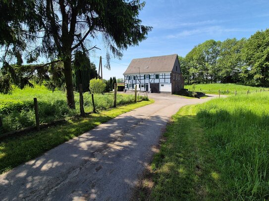 Bauernhaus in idyllischer Lage im Düsseldorfer Umland