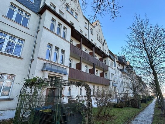 Tageslichtbad! Große 3-Zi. mit Balkon, Wanne und Laminat!