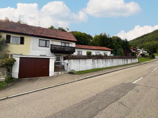 Gepflegte Doppelhaushälfte mit Gewerbeflächen