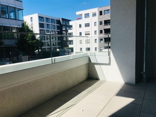 Erlanger Höfe! Moderne 2-Zim-Wohnung mit sonnigem Südbalkon im Zentrum mit TG und hochwertiger Ausstattung!