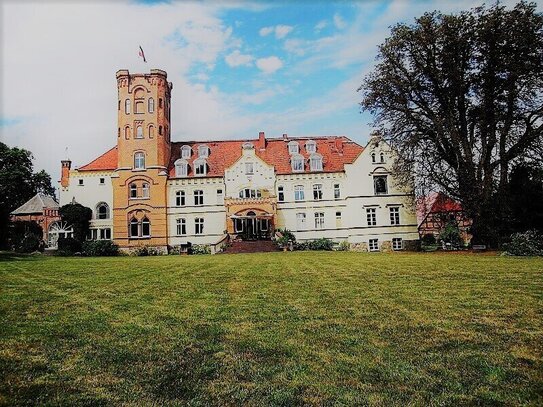 exclusive 2-Zimmer Wohnung mit traumhaftem Weitblick im Schloss Lelkendorf zur Miete