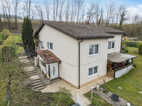 Haus mit Einliegerwohnung, Pool und tollem Grundstück in Binzen