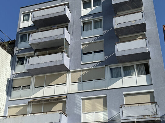 Ideal für Kleinfamilie: Wunderschöne, helle 3-Zimmer-Wohnung mit Balkon und Weitblick im Zentrum.