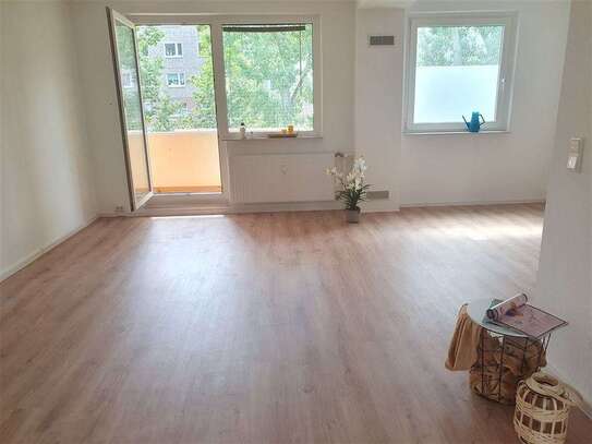 +++Neu saniert!! Moderne Wohnung mit offener Wohnküche und Balkon+++