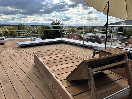 Lichtdurchflutete 4-Zimmer Wohnung mit riesiger Dachterrasse u. unverbaubarem 360 ° Dreiländer-Blick