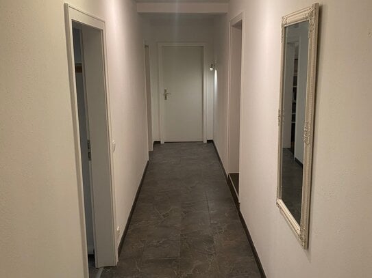 Vollständig renovierte 2-Zimmer-Wohnung mit Einbauküche und KFZ-Stellplatz in Gummersbach