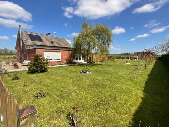 MODERNISIERTES EINFAMILIENHAUS IN TRAUMHAFT RUHIGER LAGE VON GROßEFEHN