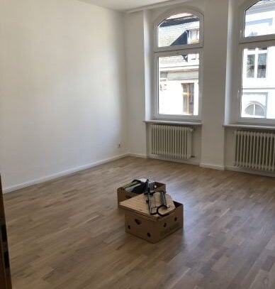 Veilchenstraße kernsanierte 4-Zimmer-Wohnung, Balkon, Parkett, Gartenmitbenutzung in ruhigem Wohnhaus