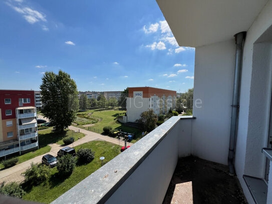 2-Raum-Wohnung, mit Balkon, Bad mit Wanne u. Fenster, Südring 90b, frei ab sofort!