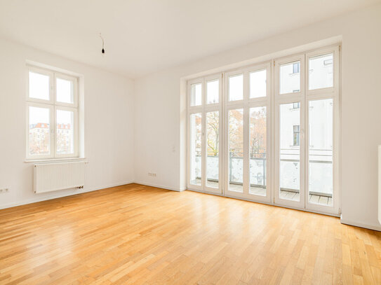 Wann ziehen Sie ein? 3 Zimmer Luxusapartment mit Balkon, Parkett und Gäste WC im Simon-Dach-Hof!