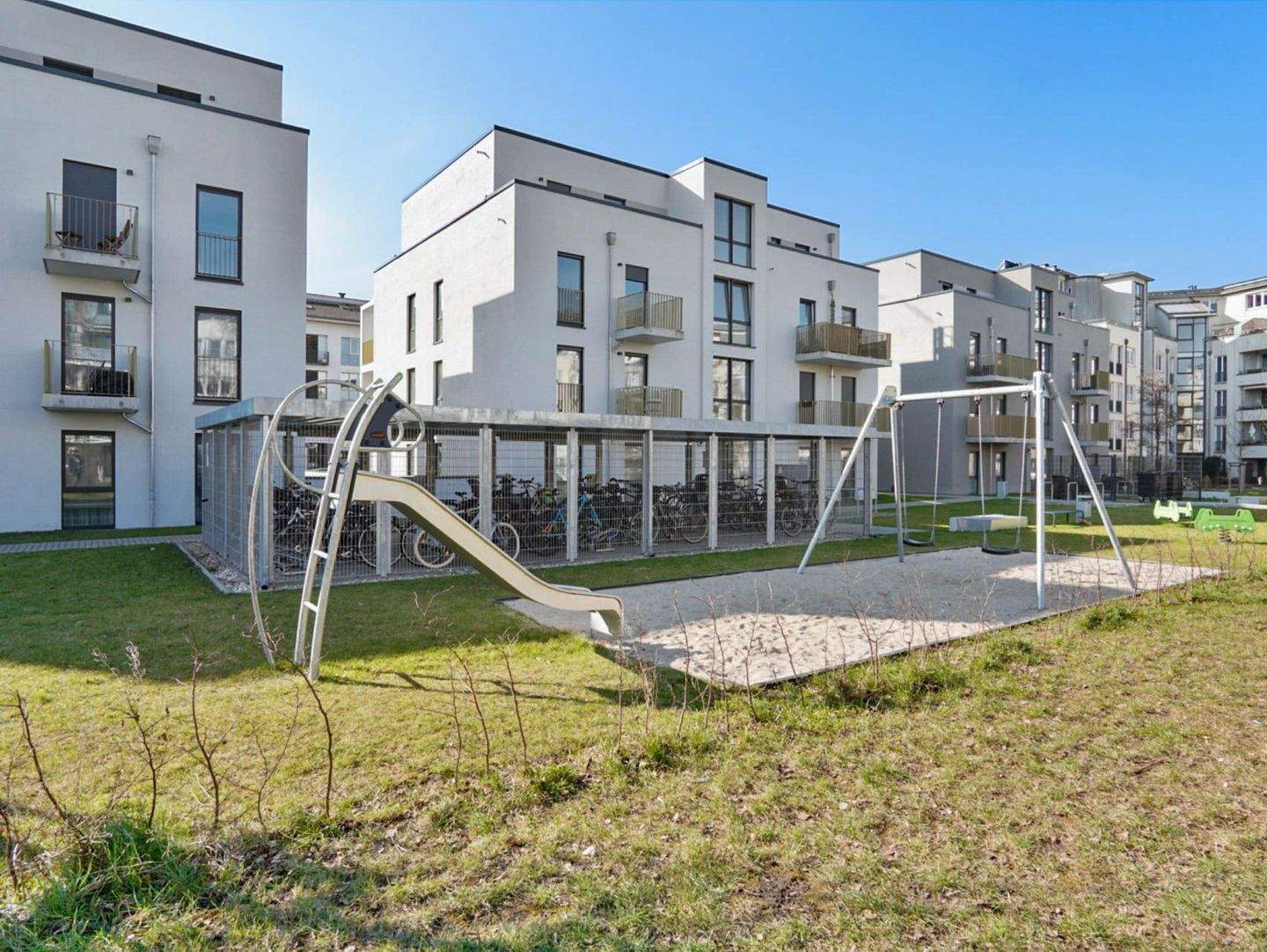 Perfekt für Familien - 4-Zimmer-Wohnung mit Terrasse zu vermieten!