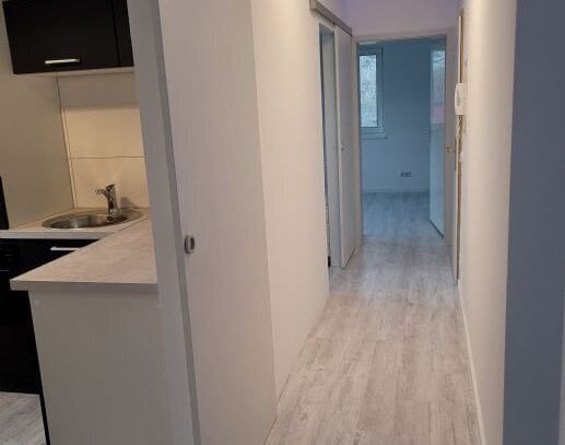 Teilmöblierte Wohnung mit Einbaiküche und Balkon im Grünen in Kaulsdorf