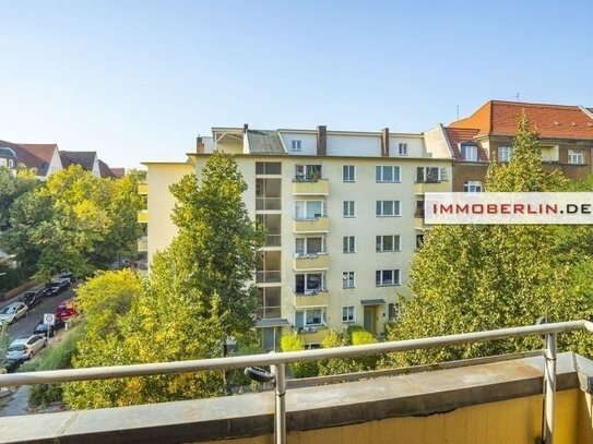 IMMOBERLIN.DE - Helle 3-Zimmer-Wohnung mit Sonnenbalkon in Steglitz