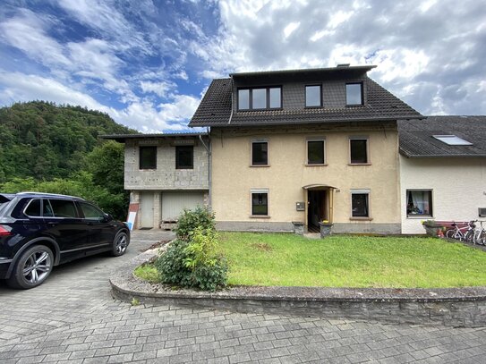 Wohnhaus mit herrlichen Blick auf die Burg Bruch