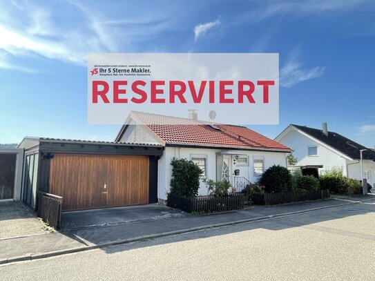 Charmantes Wohnhaus mit PV-Anlage, große Garage+Carport