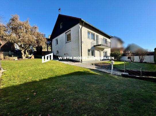 Freistehendes Einfamilienhaus (ggf. mit ELW) auf großem Grundstück mit Carport und Garage