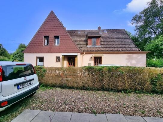 VERKAUFT! Zweifamilienhaus (2 Doppelhaushälften) mit 6,5 Zimmer und einem großzügigen Garten!