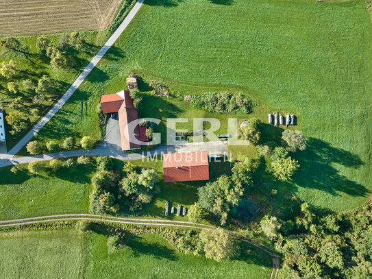 Ehemalige Hofstelle mit Nebengebäude und großzügigen Wald- & Wiesengrundstücken