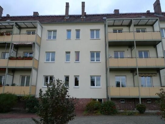 Forst, 3-Raumwohnung mit Balkon am Freibad, Nähe Rosengarten