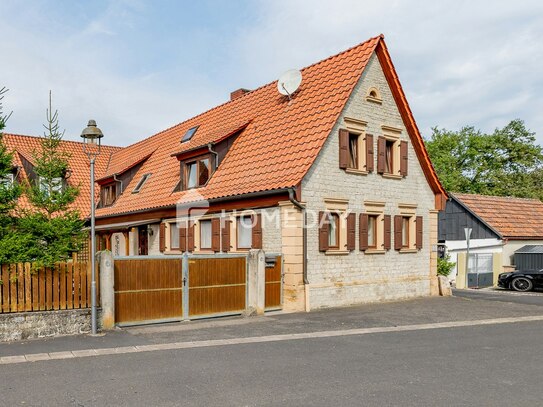 Vielseitiges Wohnkonzept: Historisches Gebäude kombiniert mit einem modernen Anbau in Seinsheim