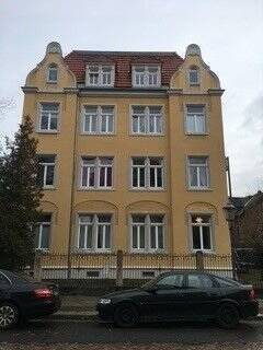 Hübsche renovierte 3-Zimmer-Dachgeschosswohnung mit Einbauküche in Dresden-Striesen