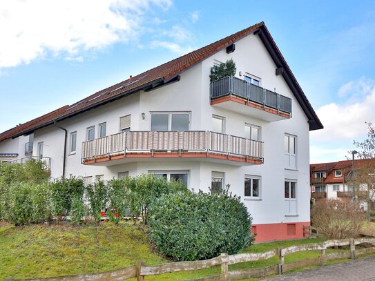 Großzügige, lichtdurchflutete 3-Zimmer-Wohnung mit großem Balkon