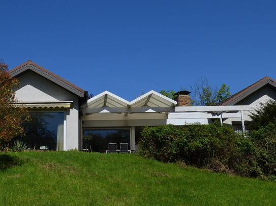 Repräsentativer Bungalow mit Pool und großem Baugrundstück in Vlotho