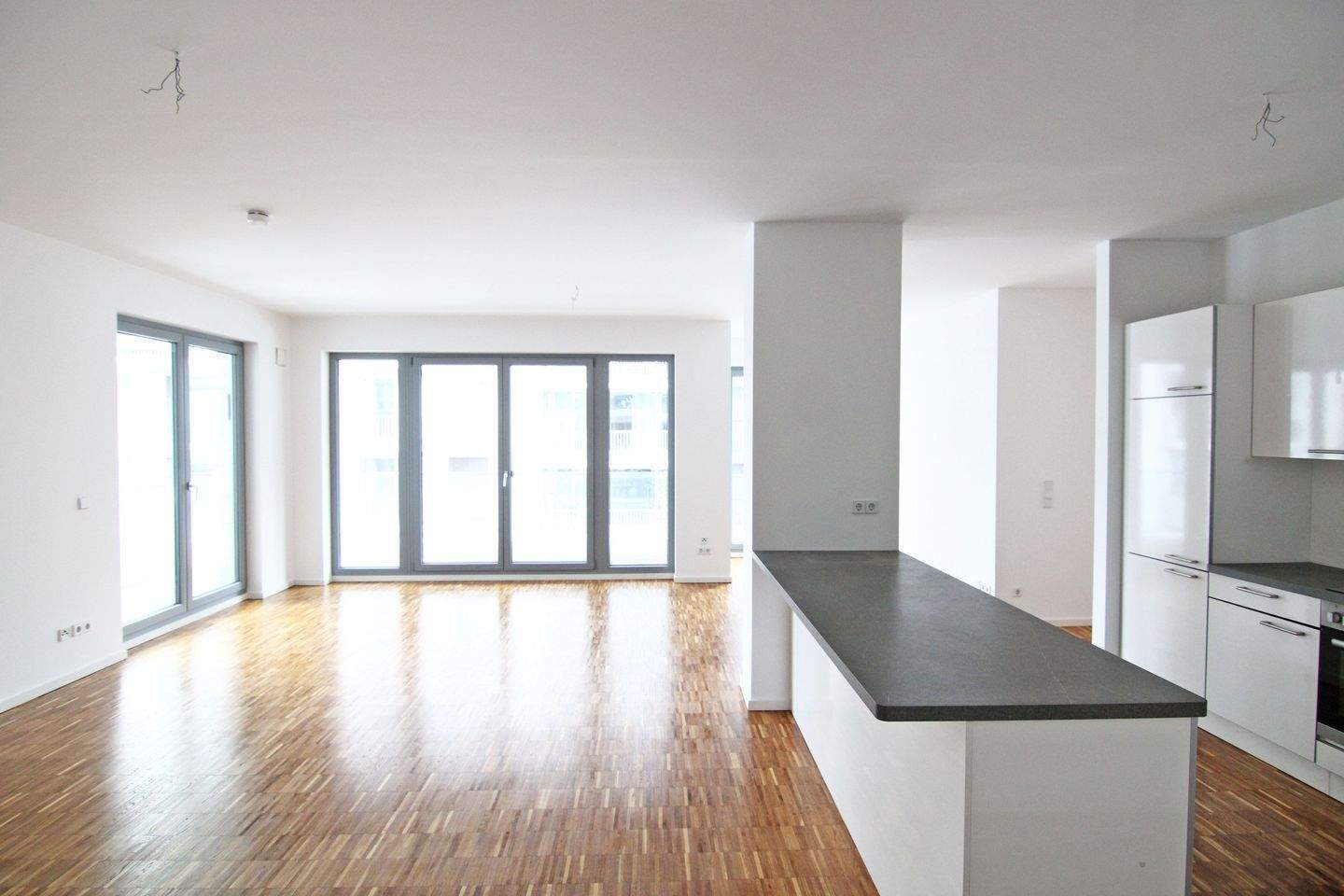 Zauberhaft schöne Komfortwohnung direkt am Gleisdreieckpark, mit TG-Stellplatz und großem Balkon! - Photo 1