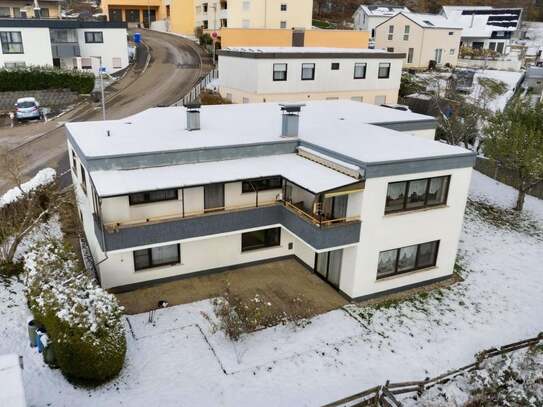 Ihr Zweifamilienhaus in Hanglage mit Ausblick!