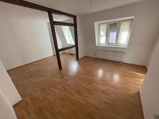 helle 3 1/2 RW mit Balkon in ruhiger Nebenstraße, Bad m. Wanne