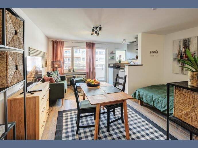 Möbliert: Neu möbliert: Gemütliche Wohnung mit Balkon