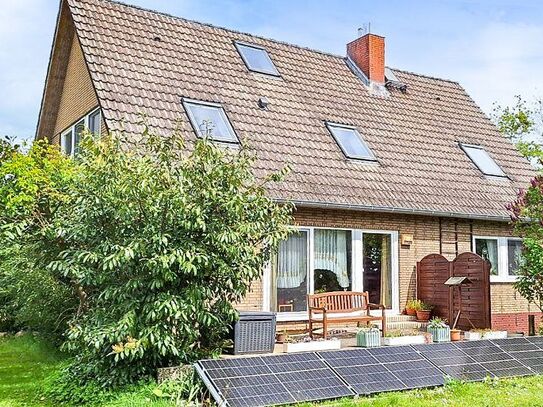 Einfamilienhaus mit Einliegerwohnung und großem Garten in ruhiger Waldrandlage von Mölln!